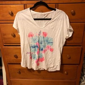 Lilly Pulitzer Tops - Lilly Pulitzer graphic tee ๐ Lilly Pulitzer Tops - Lilly Pulitzer graphic tee ๐